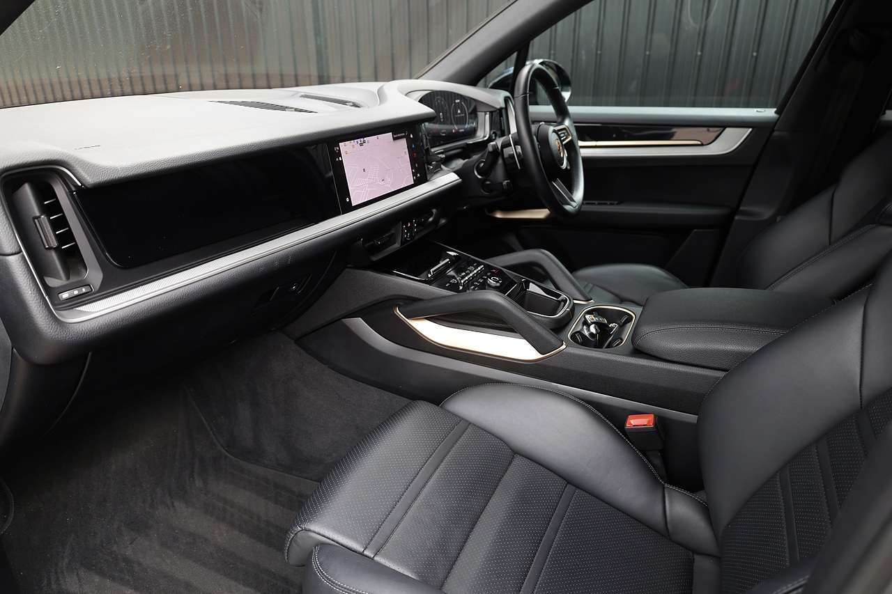 Porsche Cayenne 1 Owner + Porsche Warranty + £80k List Price - Large 2