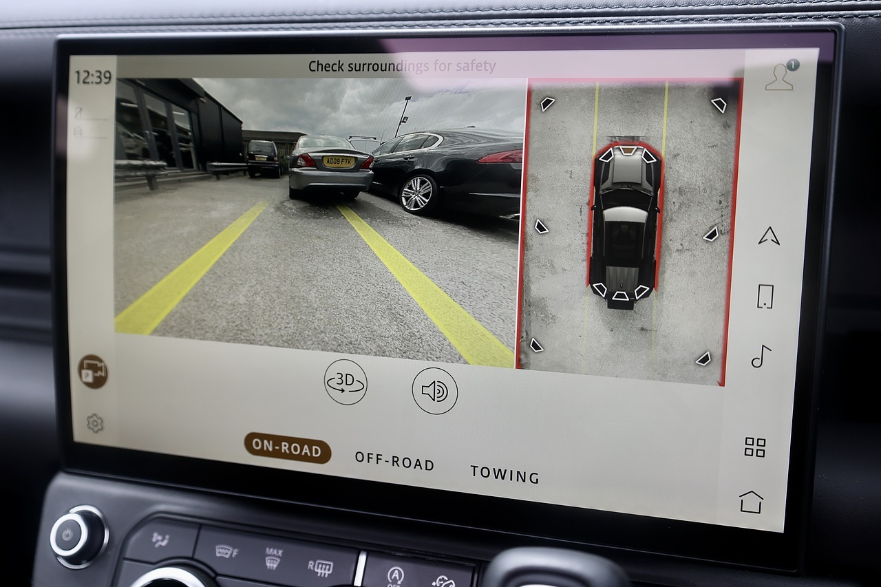 Land Rover Defender 110 D350 X-Dynamic HSE Huge Spec + 7 Seats + Family Pack + Tow Pack - Large 13