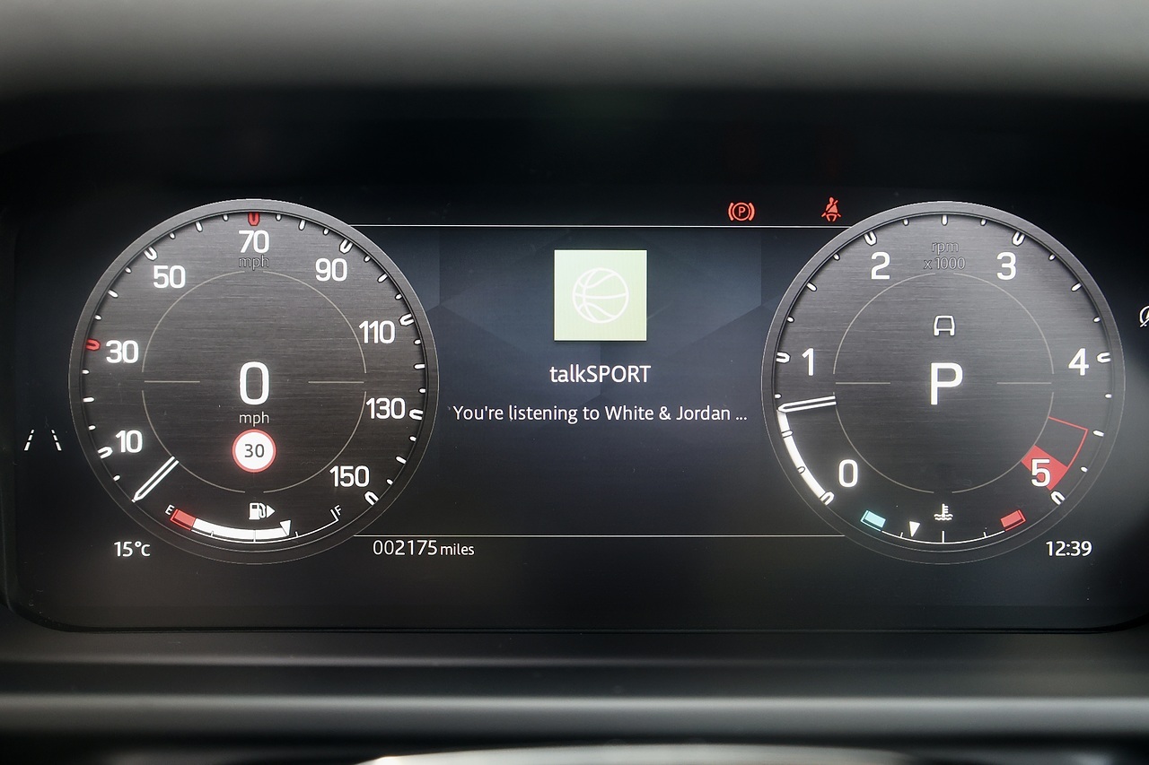 Land Rover Defender 110 D350 X-Dynamic HSE Huge Spec + 7 Seats + Family Pack + Tow Pack - Large 14