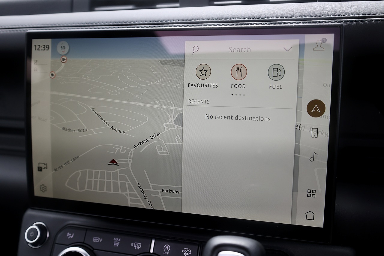 Land Rover Defender 110 D350 X-Dynamic HSE Huge Spec + 7 Seats + Family Pack + Tow Pack - Large 15