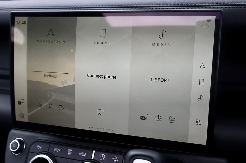 Land Rover Defender 110 D350 X-Dynamic HSE Huge Spec + 7 Seats + Family Pack + Tow Pack Image 18