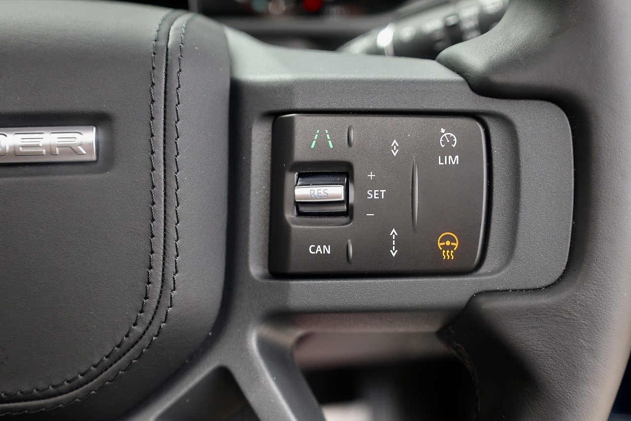 Land Rover Defender 110 D350 X-Dynamic HSE Huge Spec + 7 Seats + Family Pack + Tow Pack - Large 21