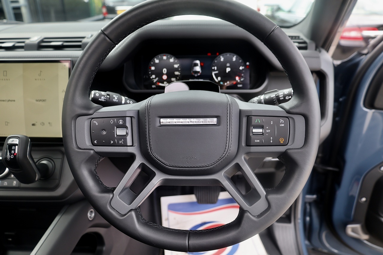 Land Rover Defender 110 D350 X-Dynamic HSE Huge Spec + 7 Seats + Family Pack + Tow Pack - Large 22