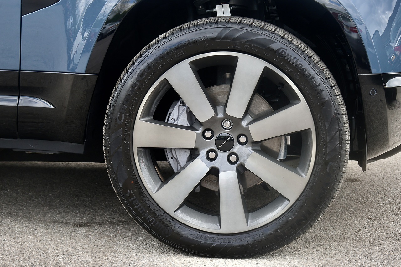 Land Rover Defender 110 D350 X-Dynamic HSE Huge Spec + 7 Seats + Family Pack + Tow Pack - Large 38