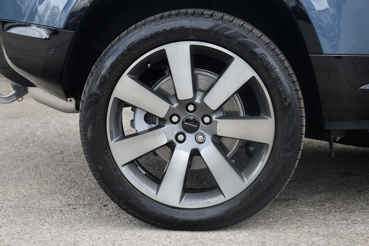 Land Rover Defender 110 D350 X-Dynamic HSE Huge Spec + 7 Seats + Family Pack + Tow Pack - Large 39