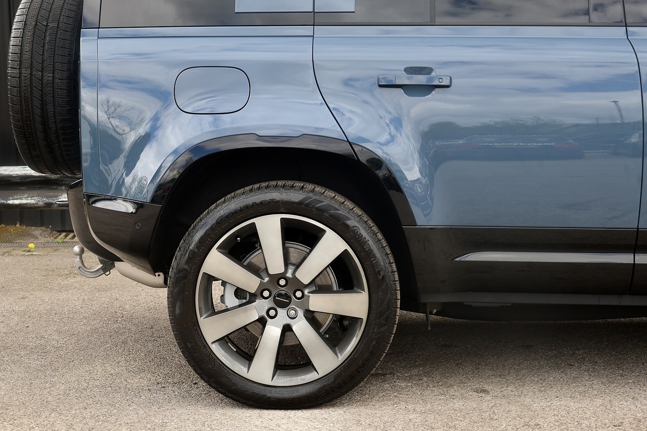 Land Rover Defender 110 D350 X-Dynamic HSE Huge Spec + 7 Seats + Family Pack + Tow Pack - Large 24