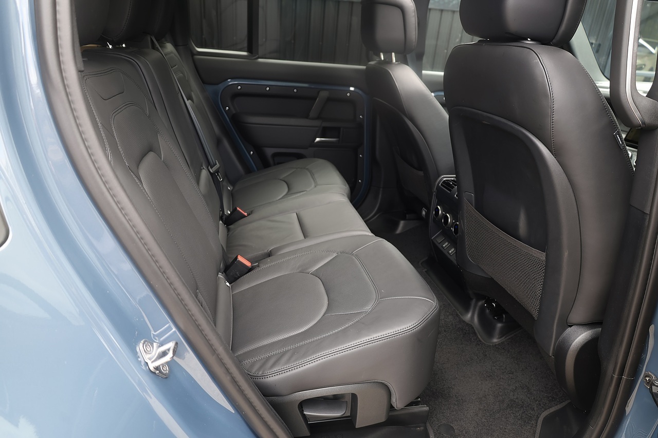 Land Rover Defender 110 D350 X-Dynamic HSE Huge Spec + 7 Seats + Family Pack + Tow Pack - Large 27