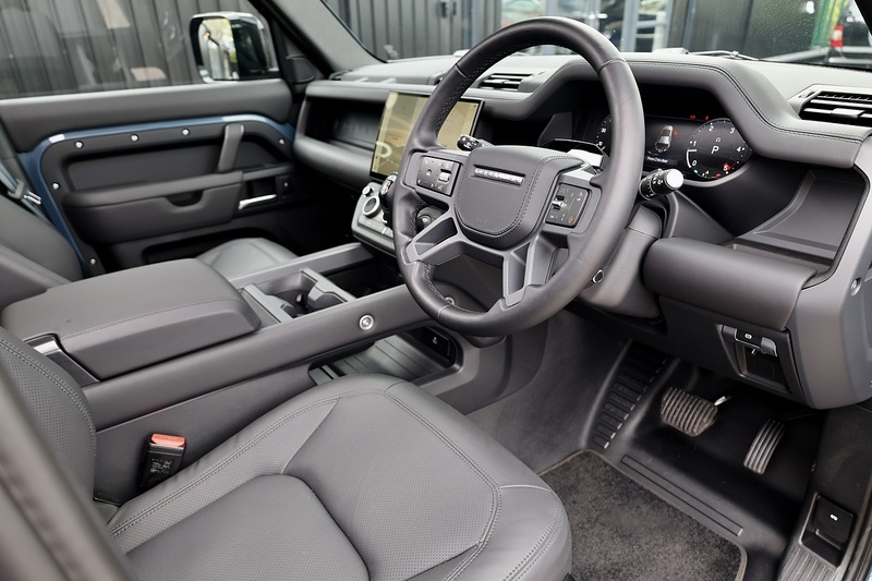 Land Rover Defender 110 D350 X-Dynamic HSE Huge Spec + 7 Seats + Family Pack + Tow Pack Image 7