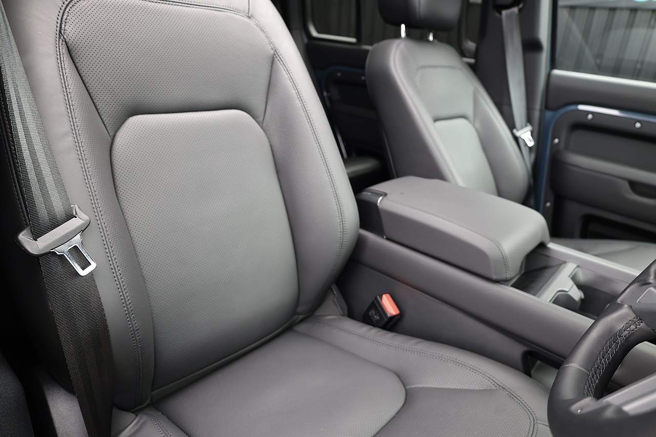 Land Rover Defender 110 D350 X-Dynamic HSE Huge Spec + 7 Seats + Family Pack + Tow Pack - Large 31