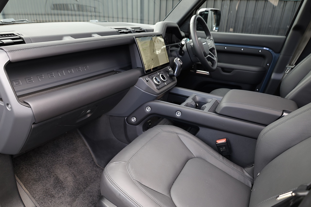 Land Rover Defender 110 D350 X-Dynamic HSE Huge Spec + 7 Seats + Family Pack + Tow Pack - Large 2