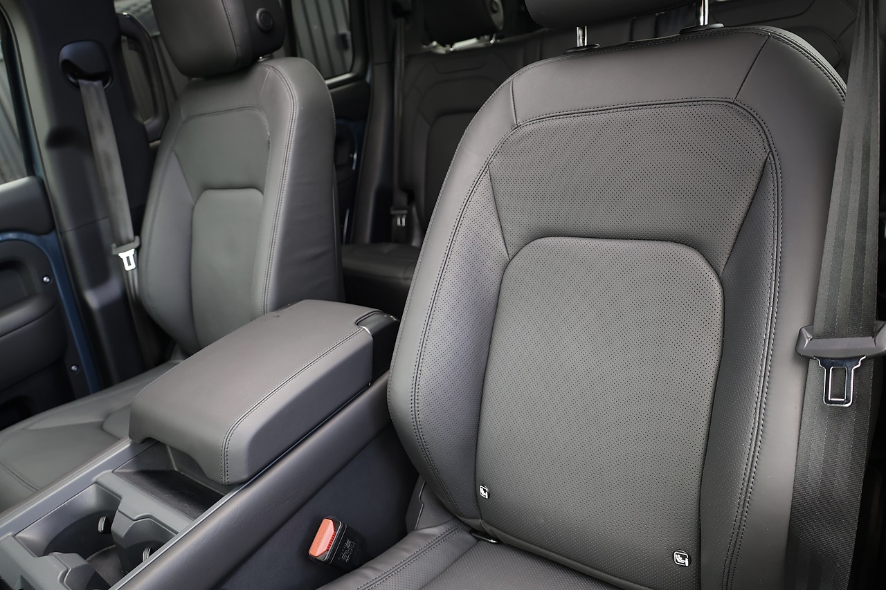 Land Rover Defender 110 D350 X-Dynamic HSE Huge Spec + 7 Seats + Family Pack + Tow Pack - Large 30