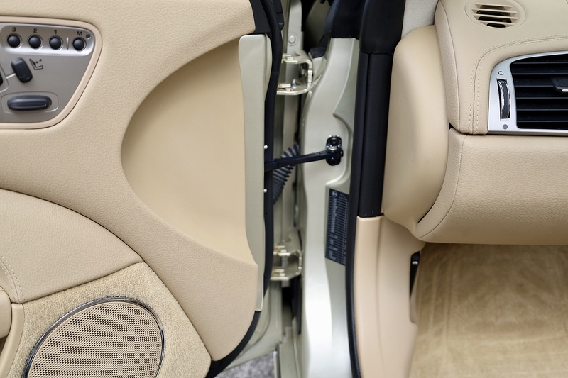 Jaguar XK Convertible Last Owner 2018 + Just 25k Miles + Very Rare Spec Image 52