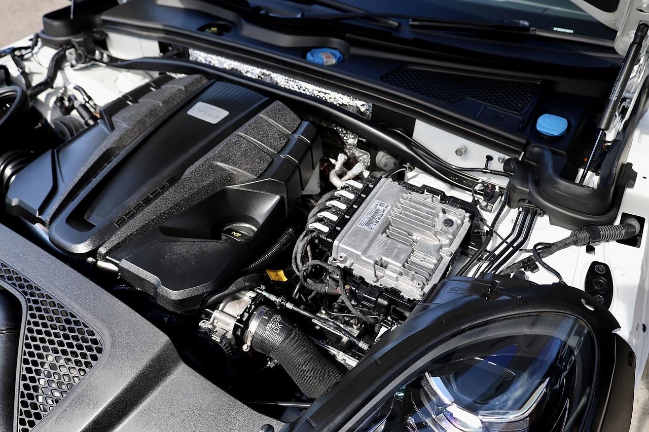 Porsche Macan S 1 Owner + Full Porsche History + VAT Qualifyinh - Large 30