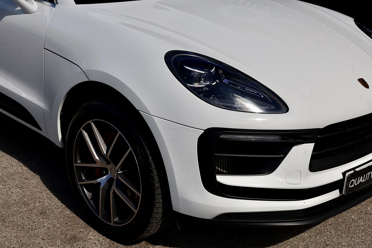 Porsche Macan S 1 Owner + Full Porsche History + VAT Qualifyinh - Large 35