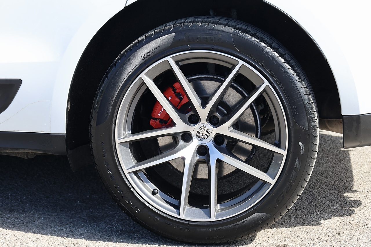 Porsche Macan S 1 Owner + Full Porsche History + VAT Qualifyinh - Large 43