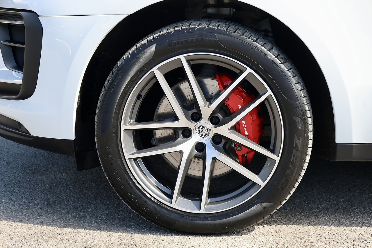 Porsche Macan S 1 Owner + Full Porsche History + VAT Qualifyinh - Large 40