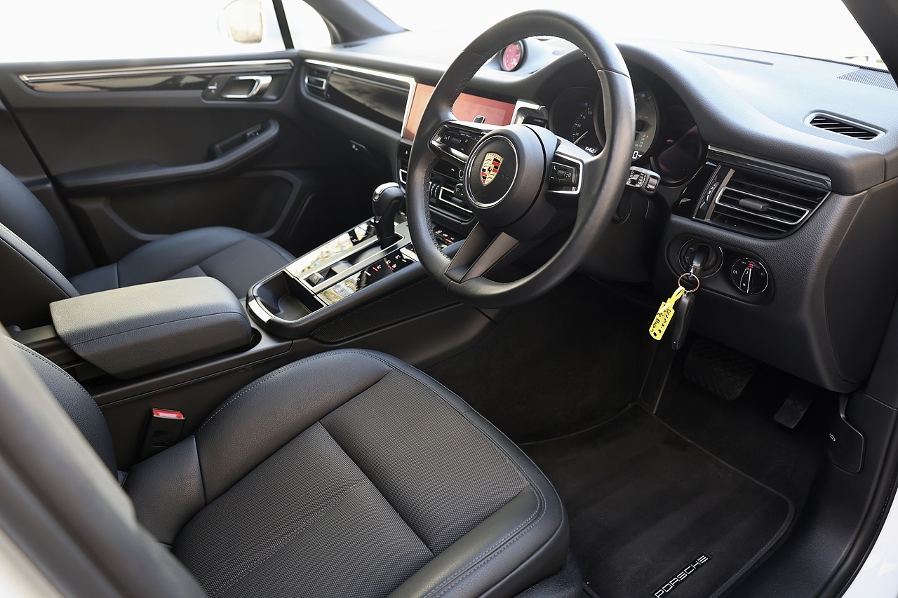 Porsche Macan S 1 Owner + Full Porsche History + VAT Qualifyinh - Large 6