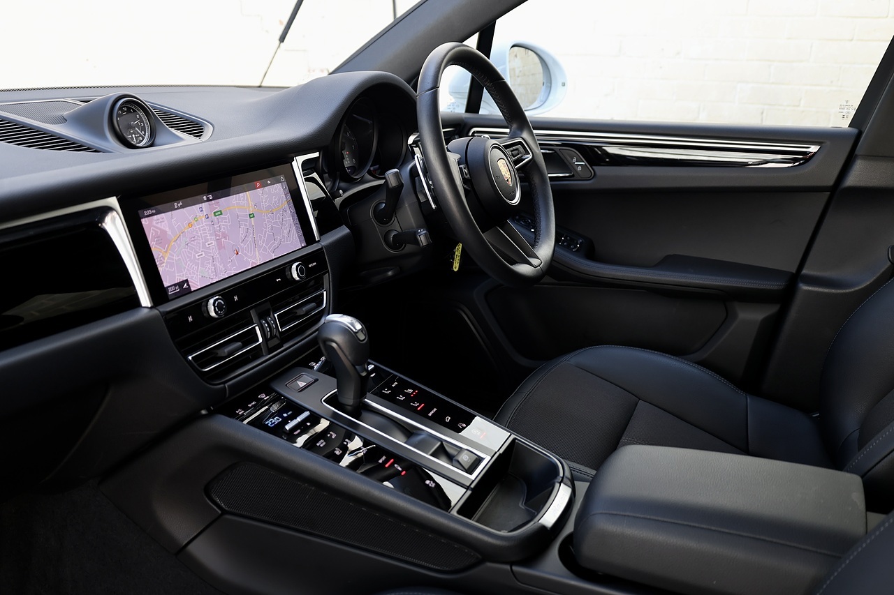 Porsche Macan S 1 Owner + Full Porsche History + VAT Qualifyinh - Large 9