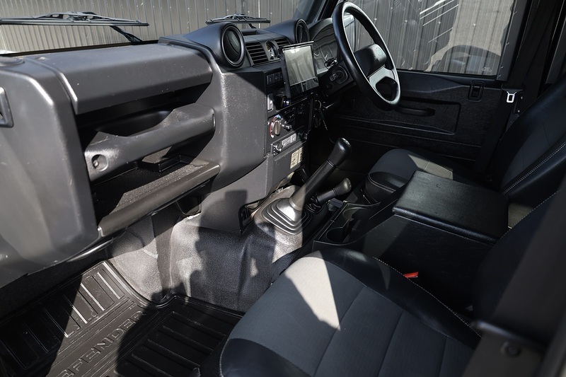 Land Rover Defender 110 XS 2.2 TDCI + 7 Seats + Beautiful Condition Image 2