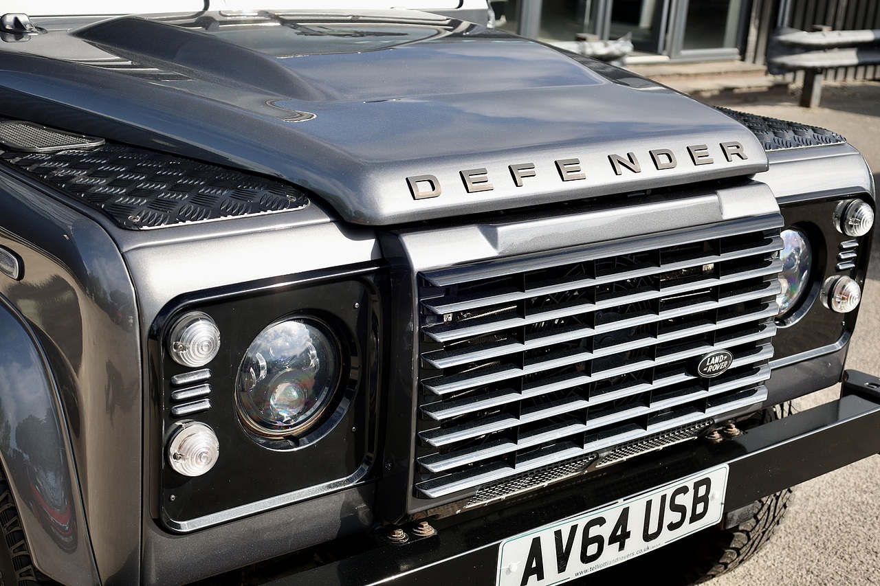 Land Rover Defender 110 XS 2.2 TDCI + 7 Seats + Beautiful Condition - Large 6