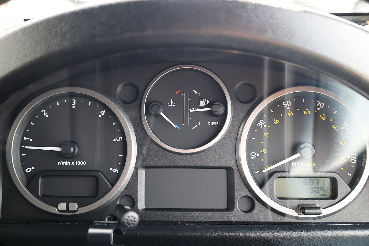 Land Rover Defender 110 XS 2.2 TDCI + 7 Seats + Beautiful Condition - Large 17