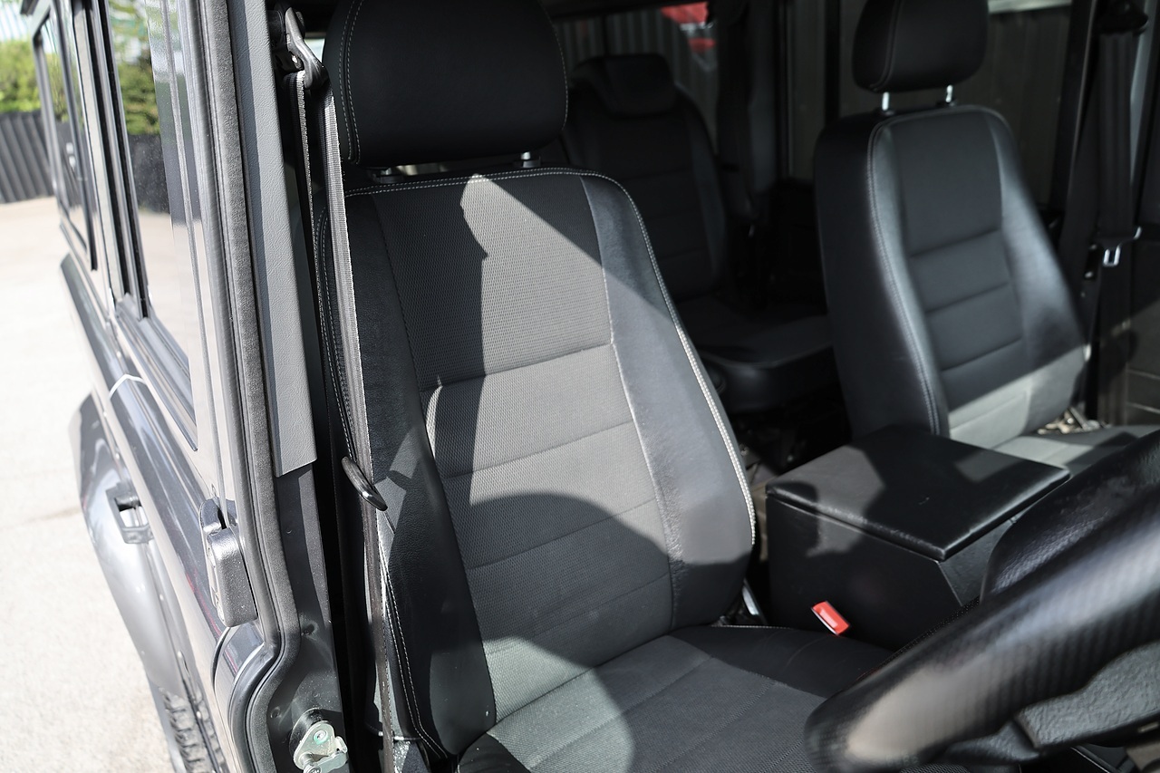 Land Rover Defender 110 XS 2.2 TDCI + 7 Seats + Beautiful Condition - Large 32