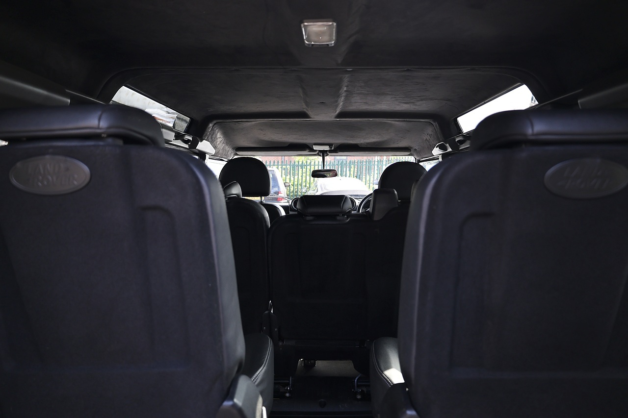 Land Rover Defender 110 XS 2.2 TDCI + 7 Seats + Beautiful Condition - Large 38