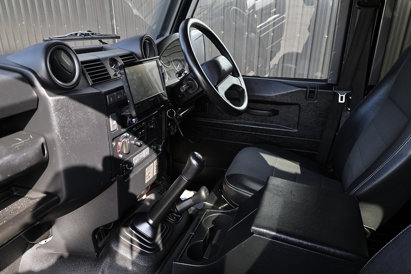 Land Rover Defender 110 XS 2.2 TDCI + 7 Seats + Beautiful Condition Image 16