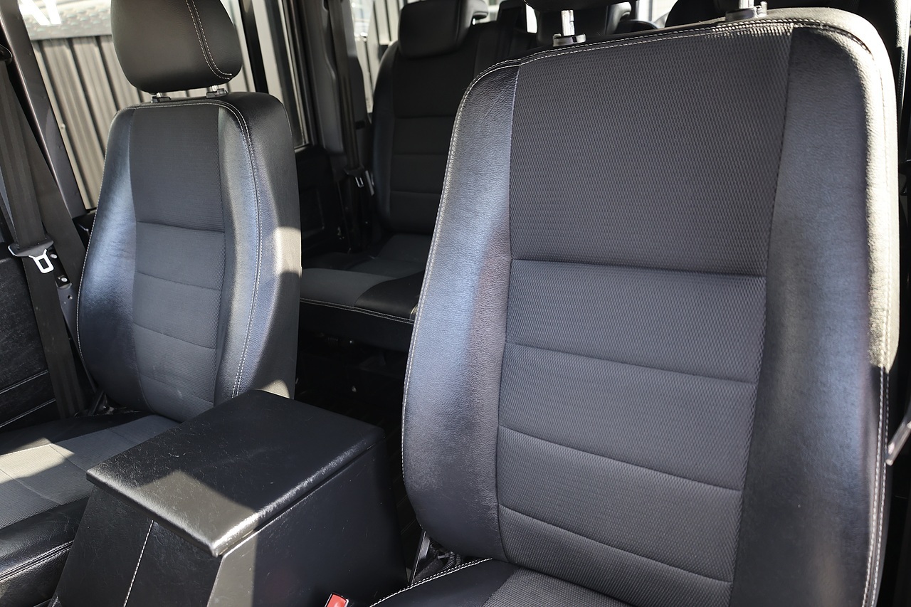 Land Rover Defender 110 XS 2.2 TDCI + 7 Seats + Beautiful Condition - Large 30