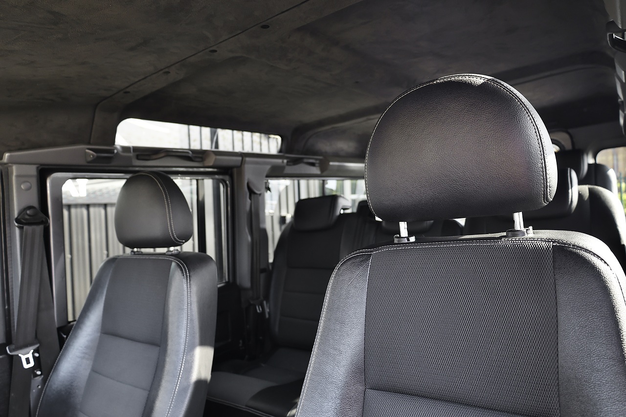 Land Rover Defender 110 XS 2.2 TDCI + 7 Seats + Beautiful Condition - Large 29