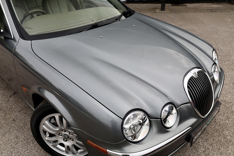Jaguar S-Type V8 SE 1 Doctor Owner + 21 Services + Exceptional Image 12