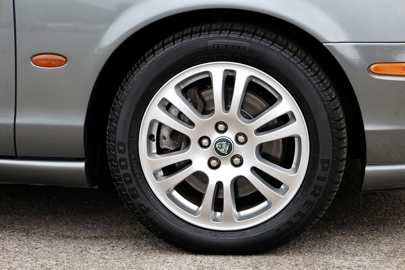 Jaguar S-Type V8 SE 1 Doctor Owner + 21 Services + Exceptional Image 44