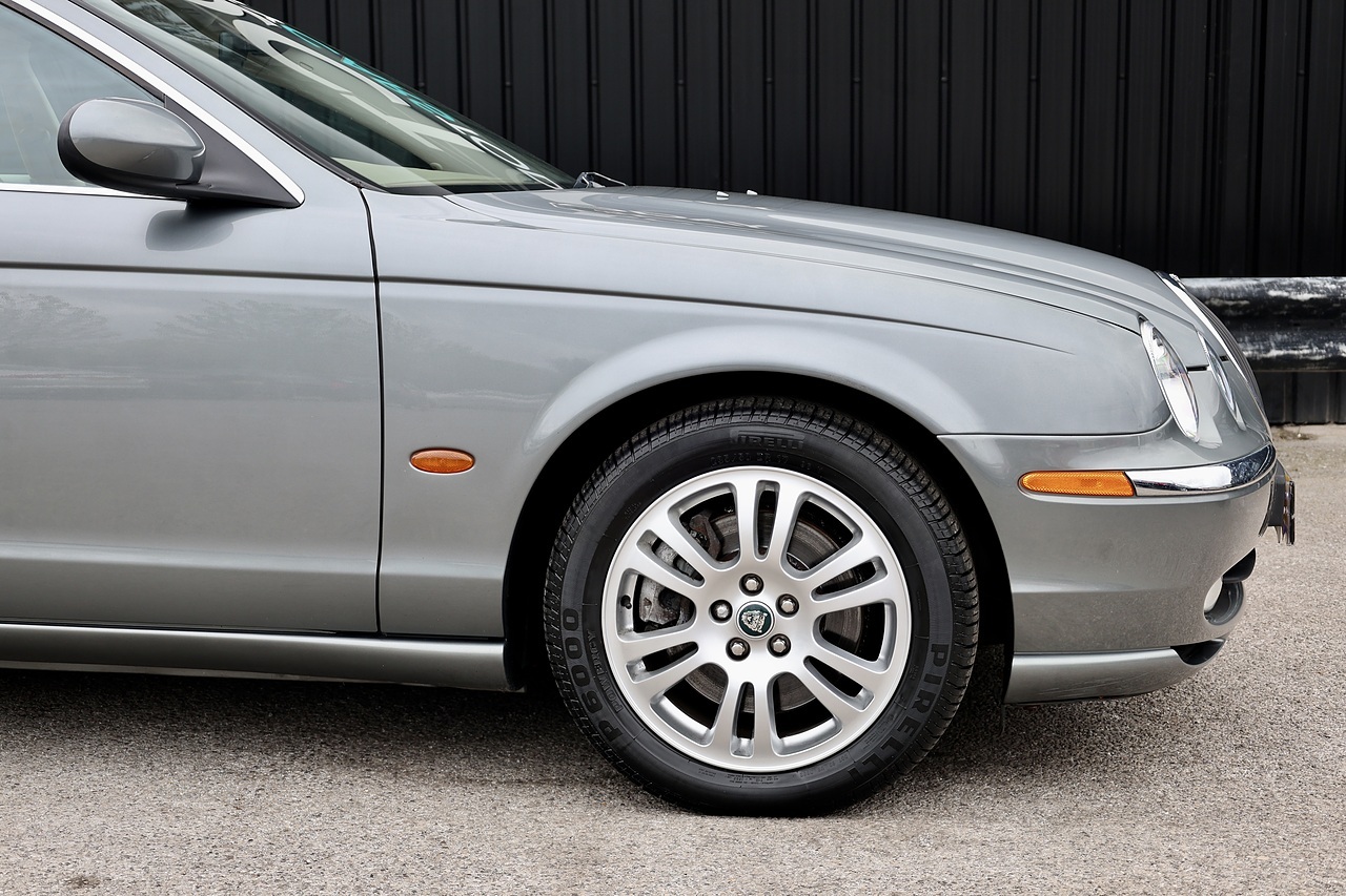 Jaguar S-Type V8 SE 1 Doctor Owner + 21 Services + Exceptional - Large 15