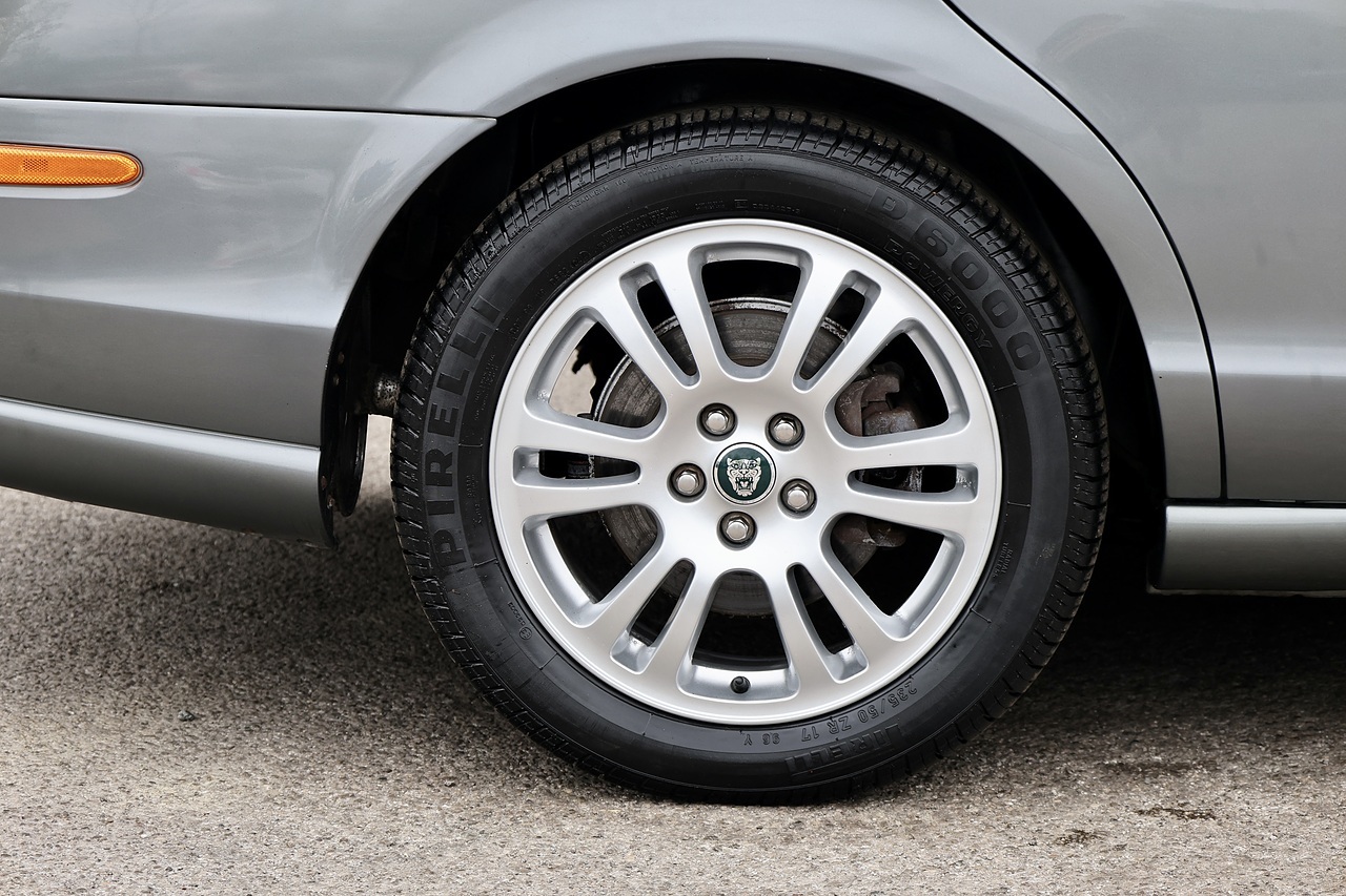 Jaguar S-Type V8 SE 1 Doctor Owner + 21 Services + Exceptional - Large 45