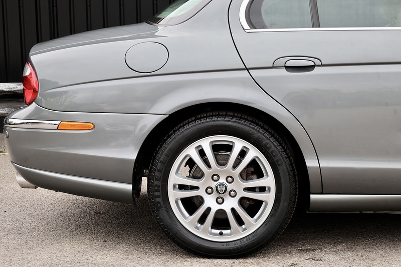 Jaguar S-Type V8 SE 1 Doctor Owner + 21 Services + Exceptional Image 14