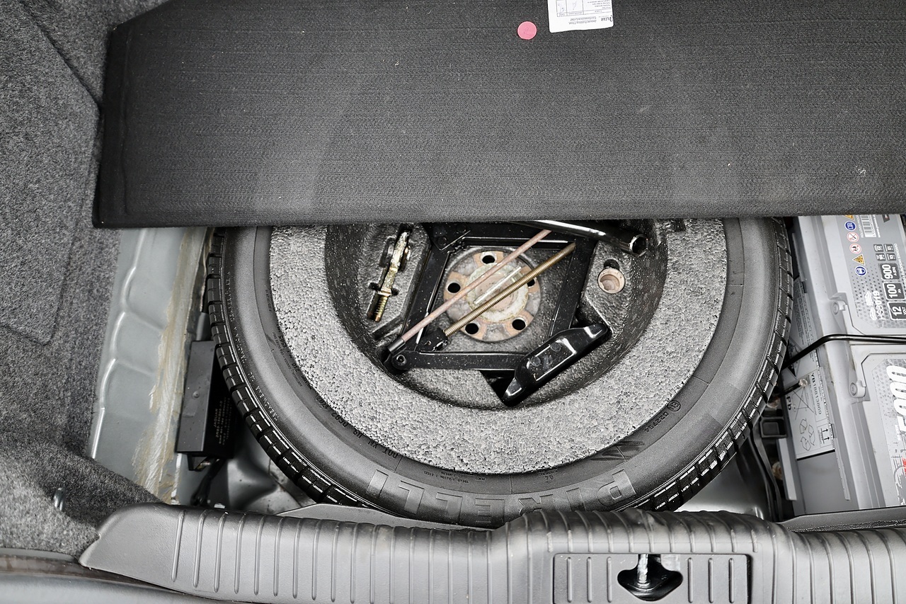 Jaguar S-Type V8 SE 1 Doctor Owner + 21 Services + Exceptional - Large 20