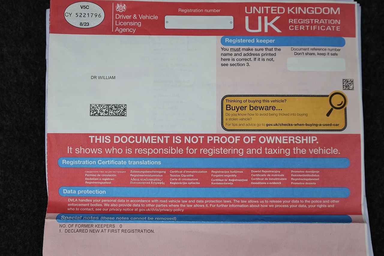 Jaguar S-Type V8 SE 1 Doctor Owner + 21 Services + Exceptional - Large 21