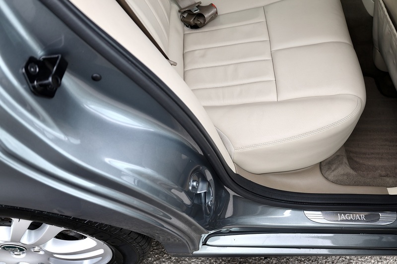 Jaguar S-Type V8 SE 1 Doctor Owner + 21 Services + Exceptional Image 22