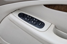 Jaguar S-Type V8 SE 1 Doctor Owner + 21 Services + Exceptional - Thumb 26