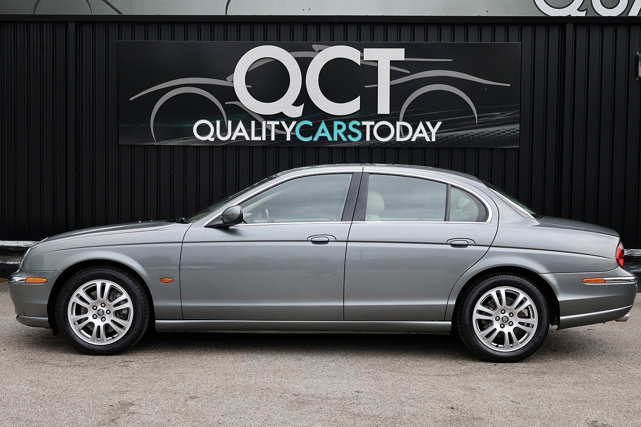 Jaguar S-Type V8 SE 1 Doctor Owner + 21 Services + Exceptional - Large 1