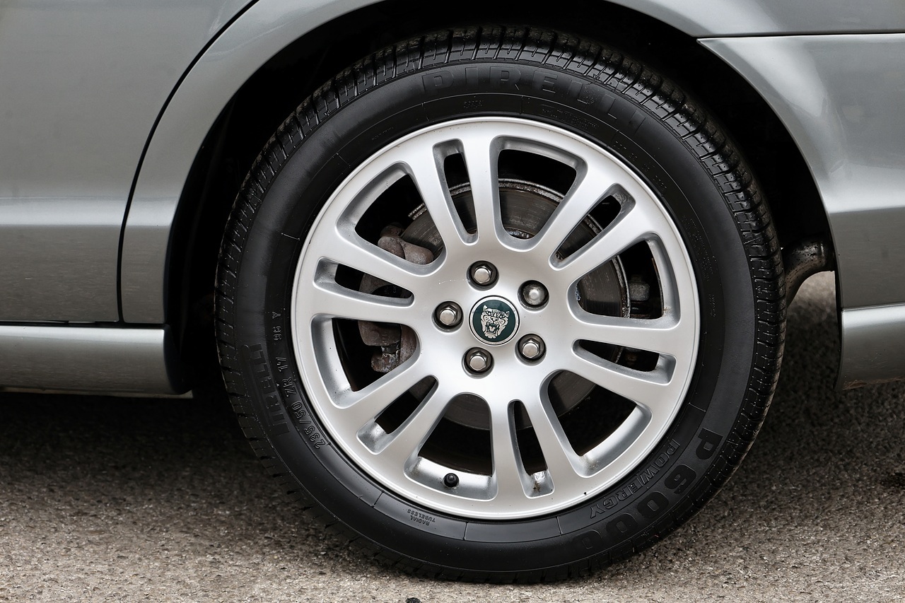 Jaguar S-Type V8 SE 1 Doctor Owner + 21 Services + Exceptional - Large 47