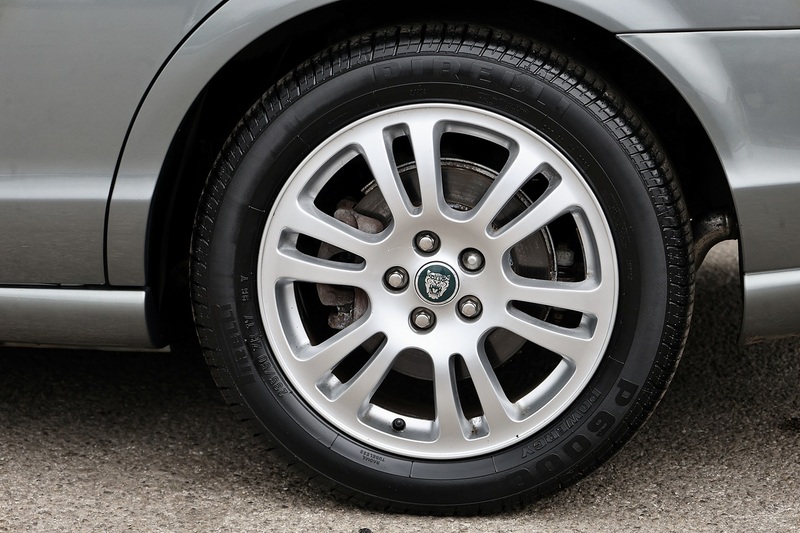 Jaguar S-Type V8 SE 1 Doctor Owner + 21 Services + Exceptional Image 47