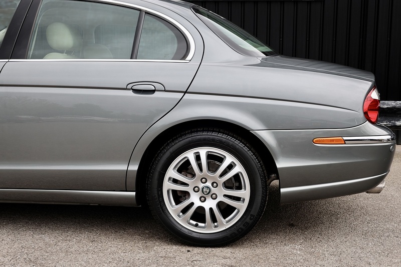 Jaguar S-Type V8 SE 1 Doctor Owner + 21 Services + Exceptional Image 42