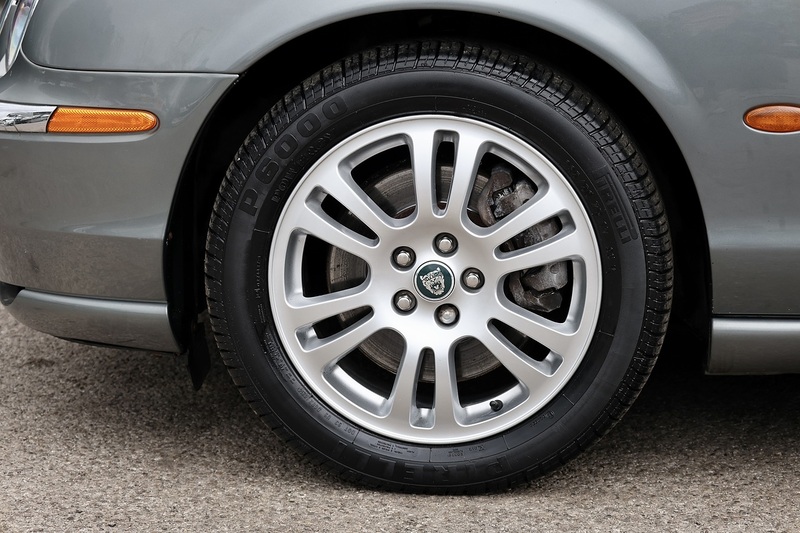 Jaguar S-Type V8 SE 1 Doctor Owner + 21 Services + Exceptional Image 46