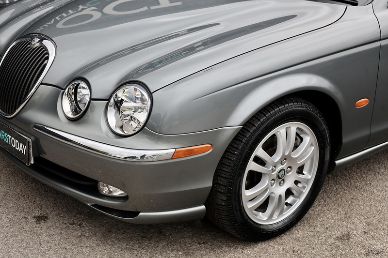 Jaguar S-Type V8 SE 1 Doctor Owner + 21 Services + Exceptional Image 40