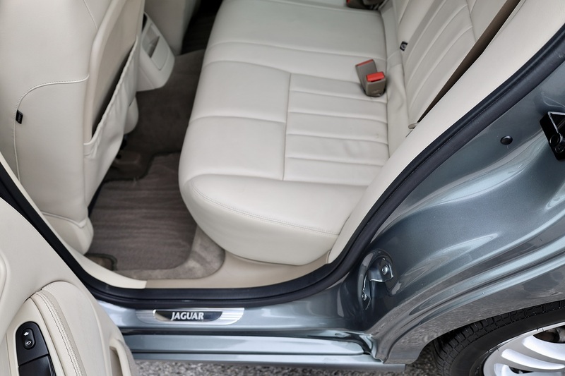 Jaguar S-Type V8 SE 1 Doctor Owner + 21 Services + Exceptional Image 48