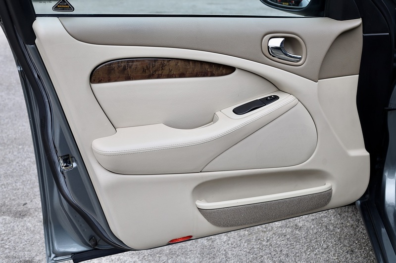 Jaguar S-Type V8 SE 1 Doctor Owner + 21 Services + Exceptional Image 50