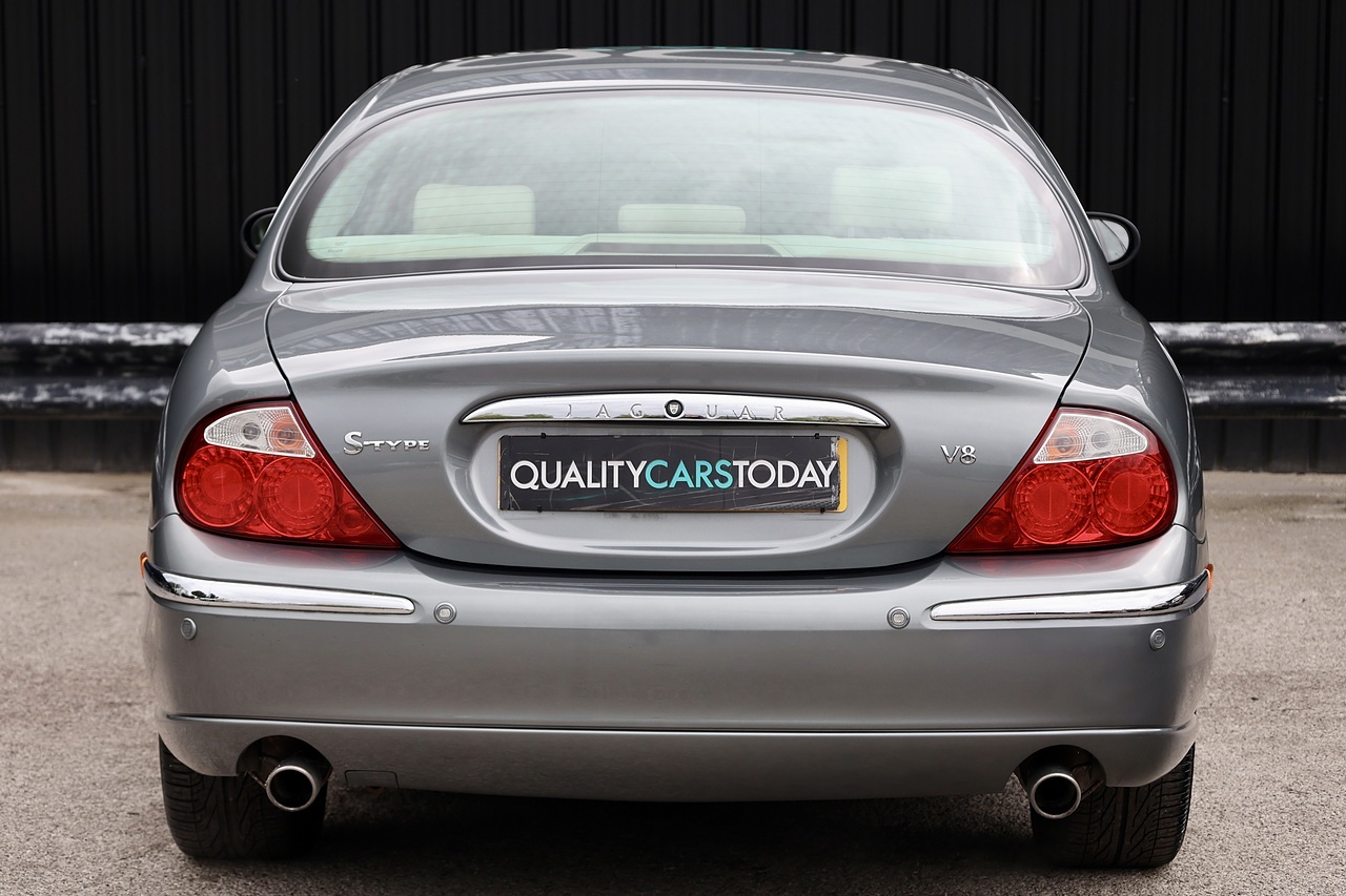 Jaguar S-Type V8 SE 1 Doctor Owner + 21 Services + Exceptional - Large 4