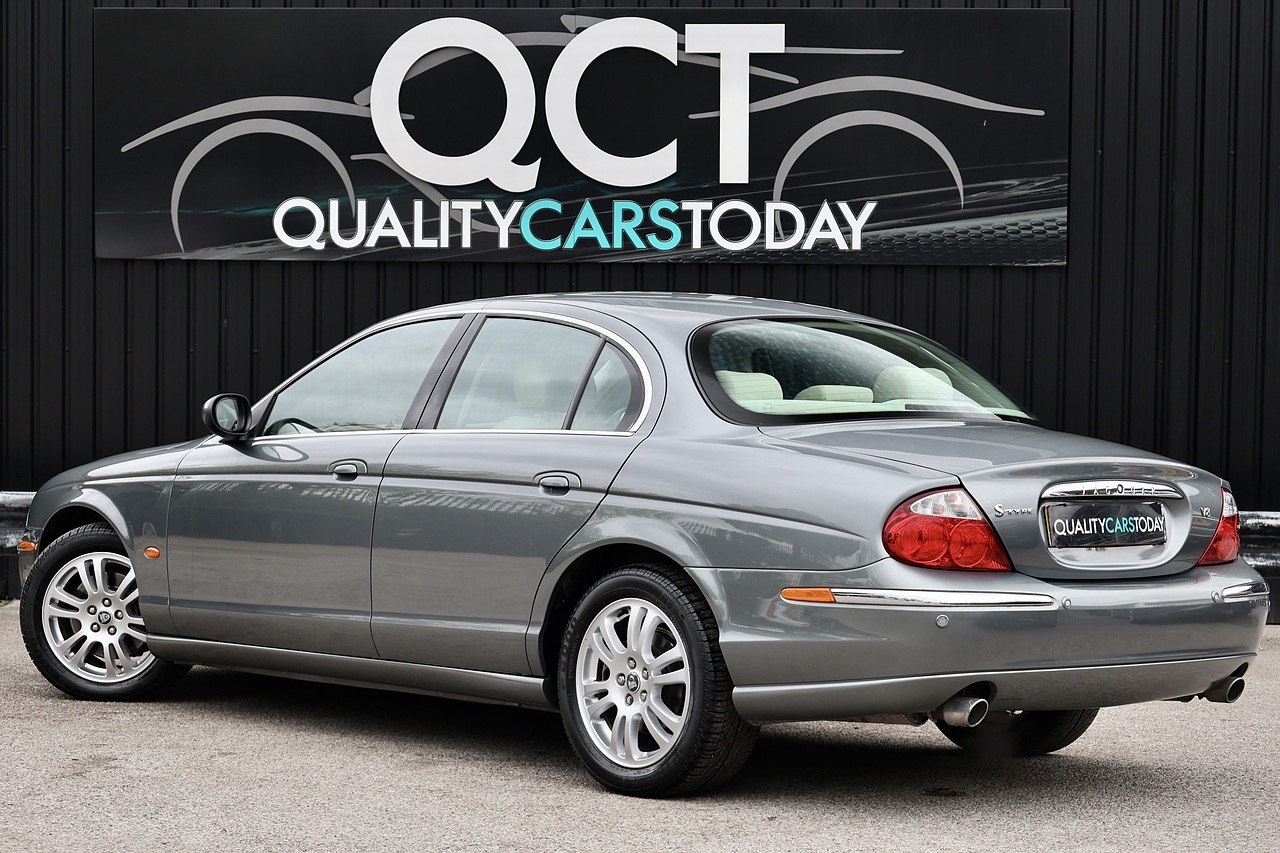 Jaguar S-Type V8 SE 1 Doctor Owner + 21 Services + Exceptional - Large 8