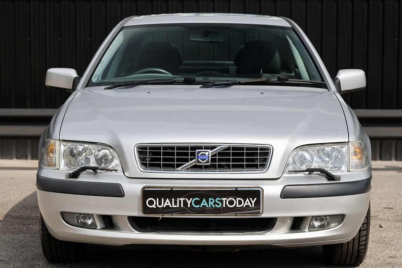 Volvo S40 1.8 XS Automatic 2 Former Keepers + 21 Volvo Main Dealer + Heated Seats Image 3